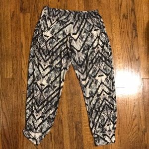 Onzie Joggers - Size M/L